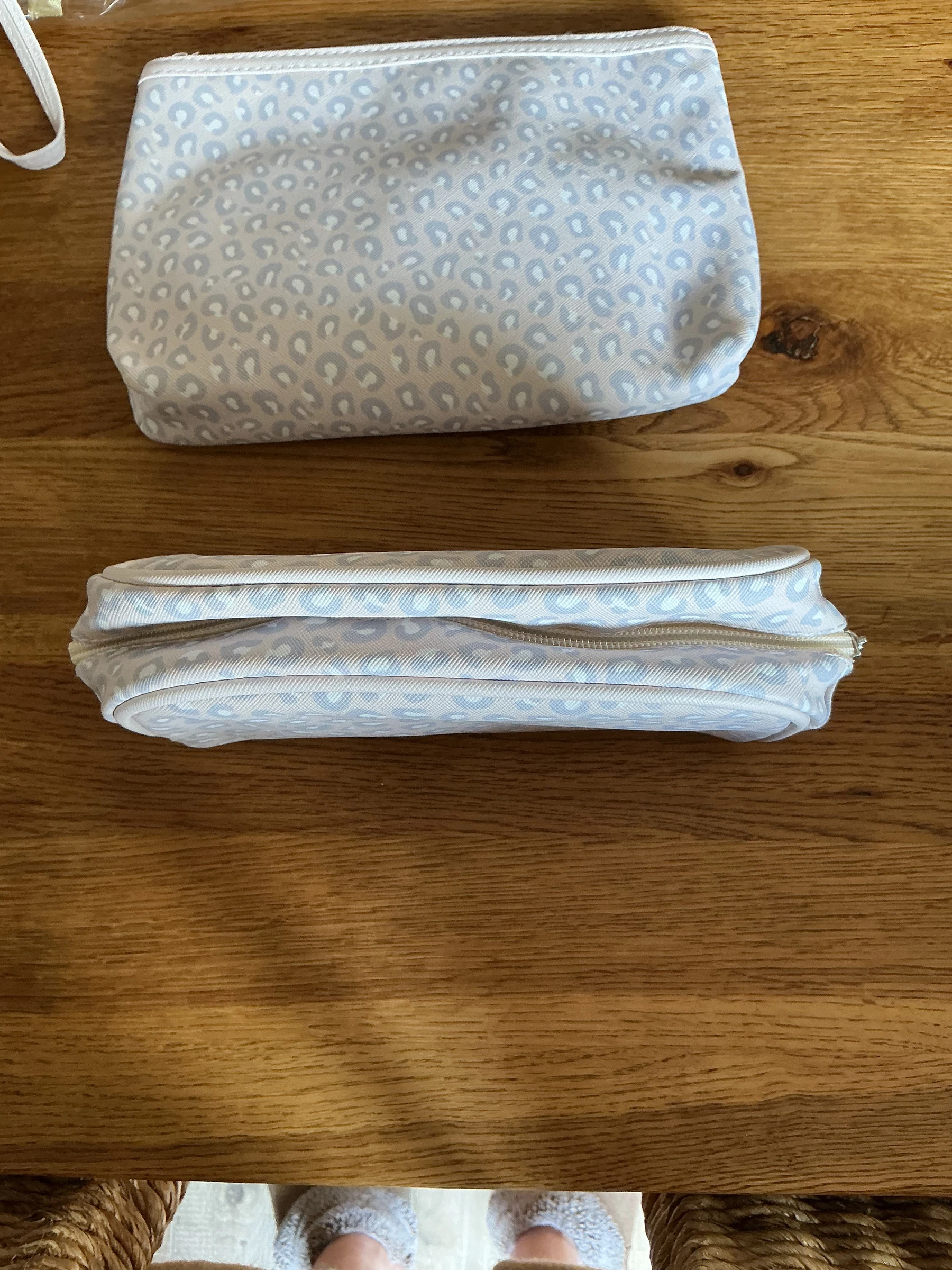 Two toiletries kits – photo 4